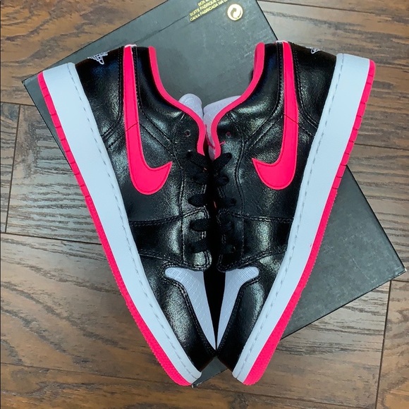NIKE AIR JORDAN 1 LOW (GS) Black/Hyper Pink-White - Picture 14 of 16